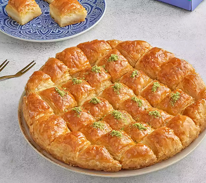 صينية نمورة بالكريمة (بقلاوة)
