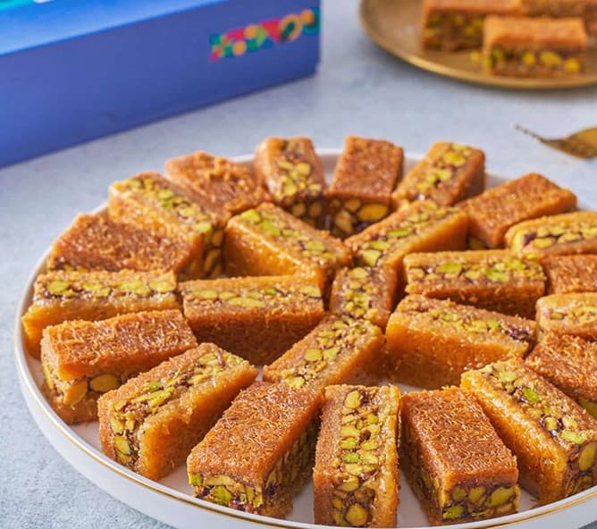 كنافة بلورية حمراء بالفستق - بالوزن