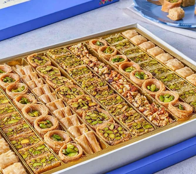 gal 1 27 علبة حلويات شرقية حلبى كبيرة